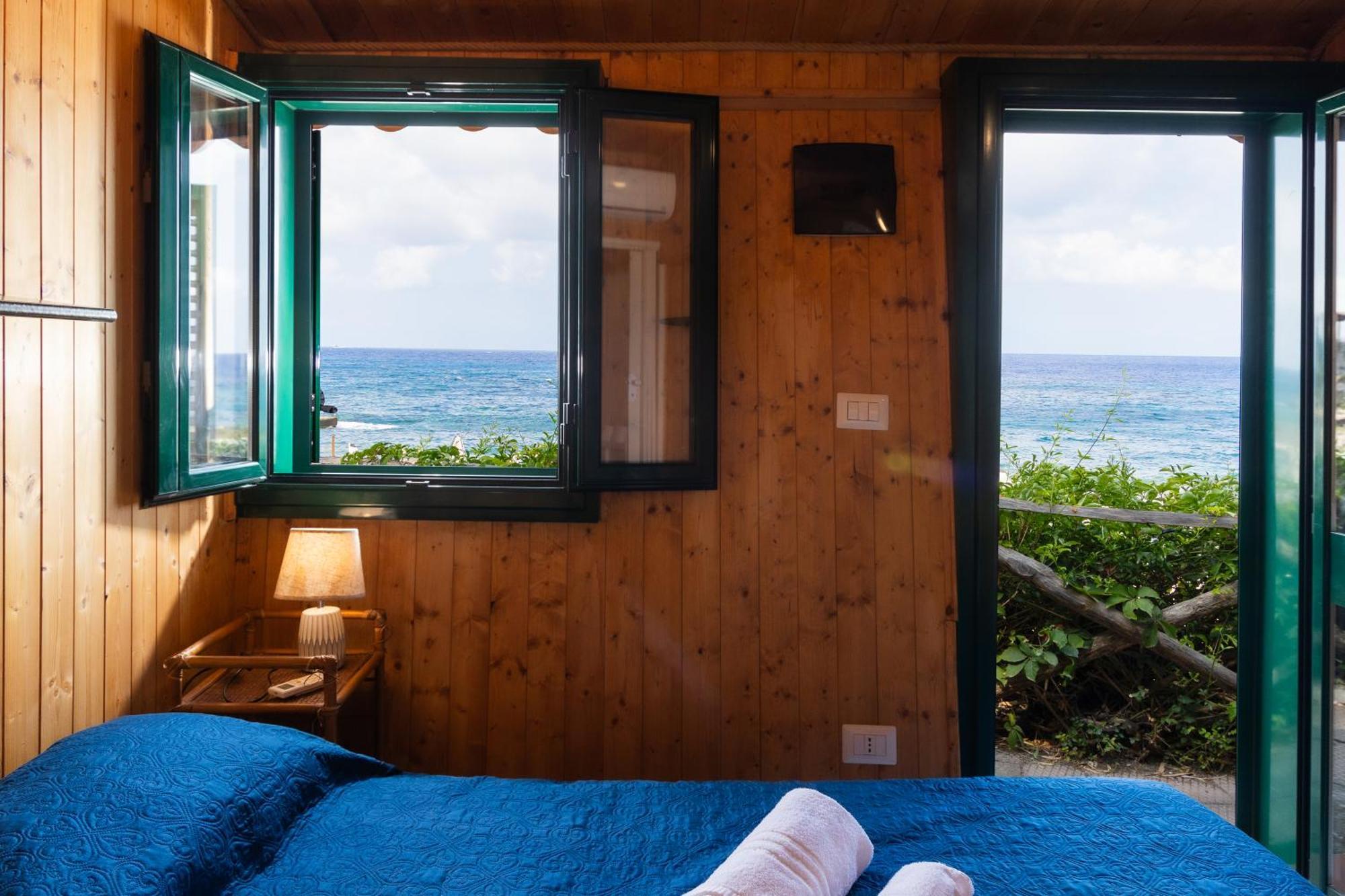 Riva Smeralda Camping Lodge Милацо Екстериор снимка