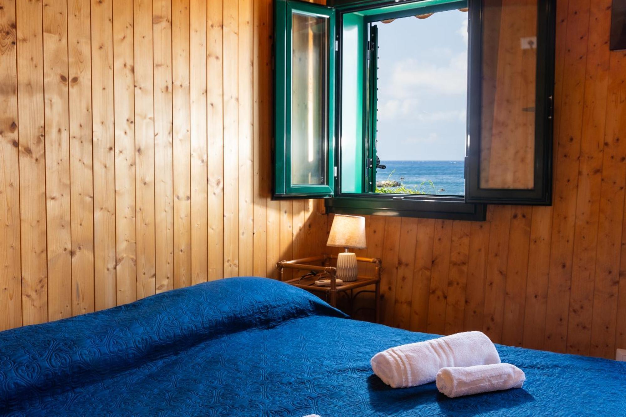 Riva Smeralda Camping Lodge Милацо Екстериор снимка