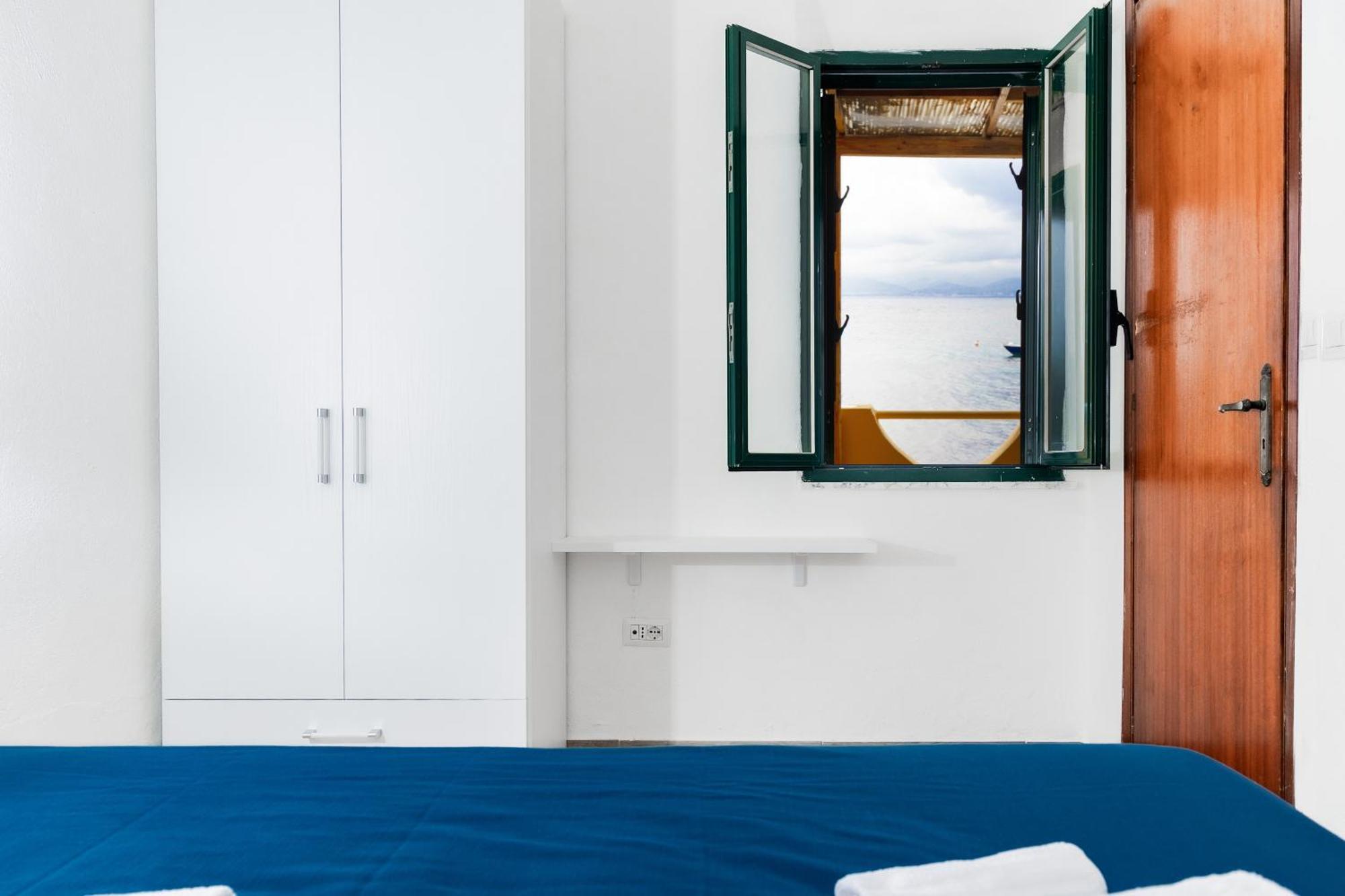 Riva Smeralda Camping Lodge Милацо Екстериор снимка